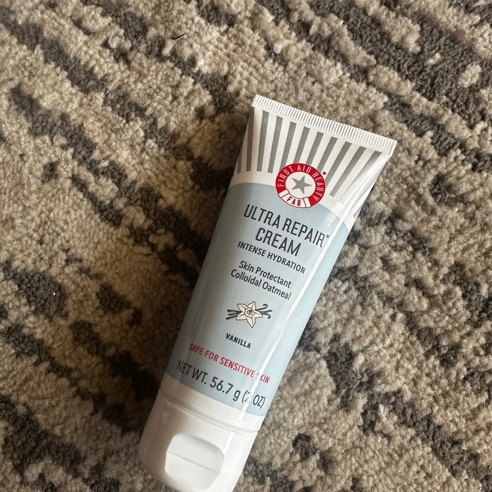 First Aid Beauty Ultra Repair Cream - Blue and White